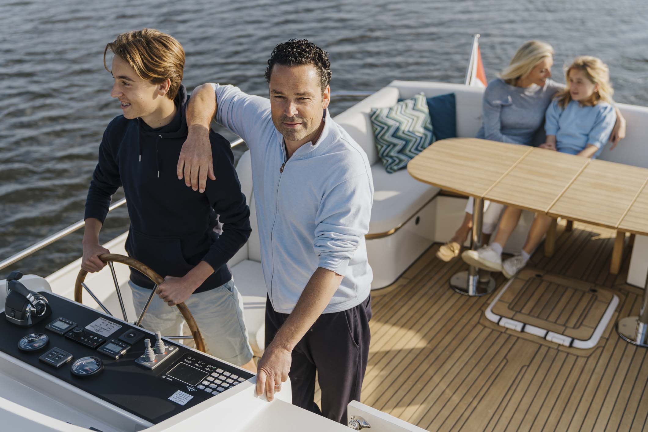 Varen op een Linssen motorjacht is plezier voor de hele familie