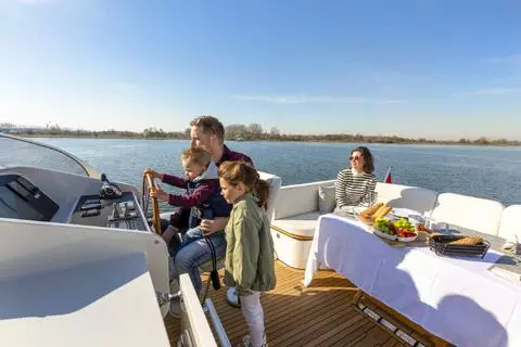 linssen yacht charter friesland