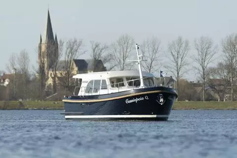 Grand Sturdy 35.0 Sedan, Linssen Stahlyacht