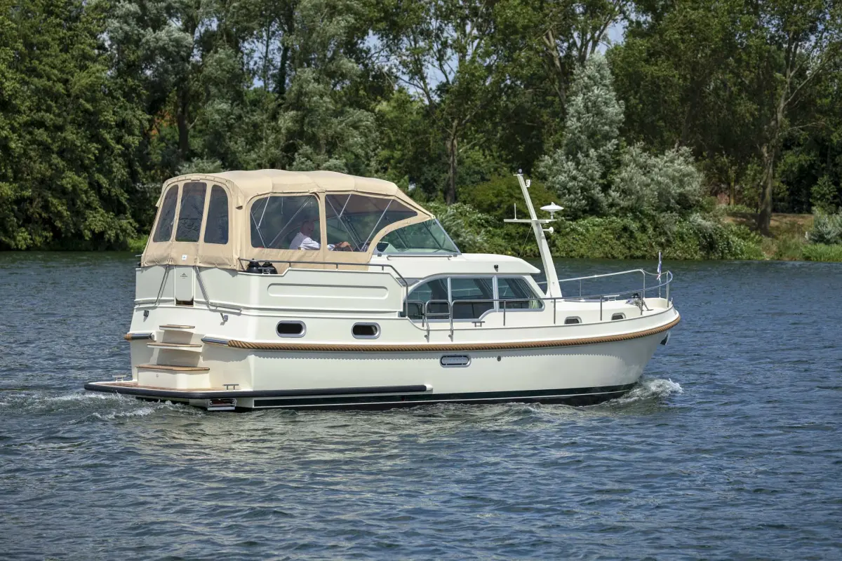 Linssen Grand Sturdy with cabrio